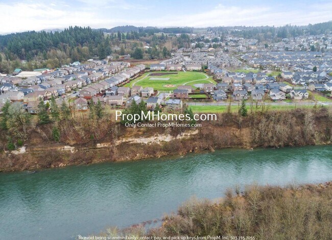 Building Photo - Spacious Four-Bedroom Gem with a Bonus Room to Spark Your Imagination!