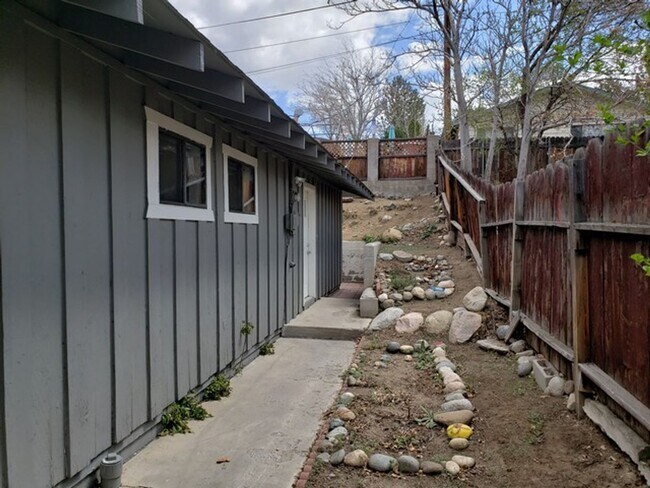 Building Photo - Three Bedroom Home in Midtown District