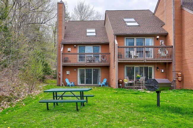 Building Photo - F37 Nordic Village Ln