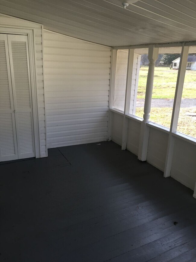Building Photo - Large 3/1 House near Shannon $1,395