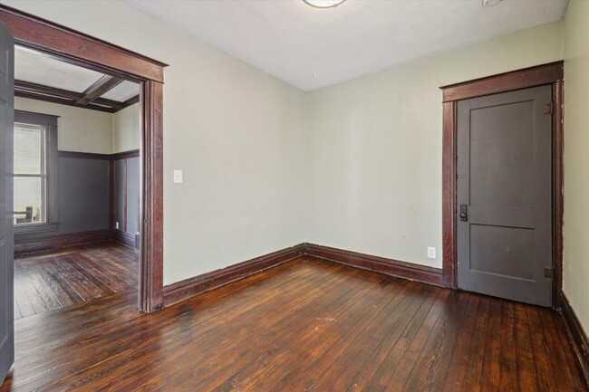 Building Photo - 1809 Maplewood Ave