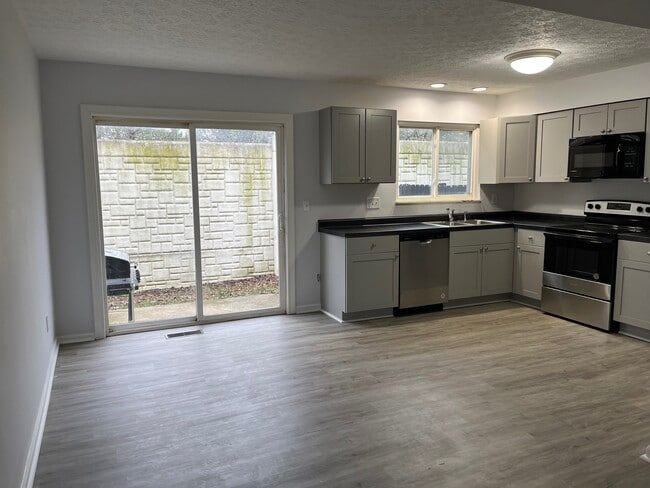 Building Photo - Beautiful Townhome in Most Desirable area of Westerville