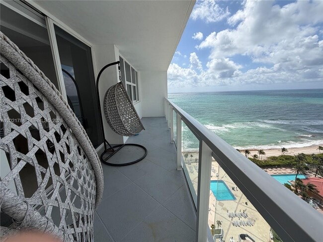 Building Photo - 2030 S Ocean Dr