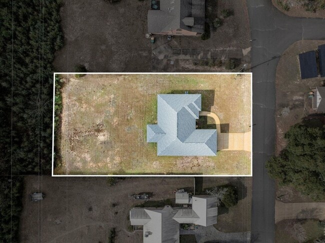 Building Photo - 4 Bedrooms!!!