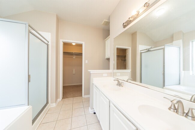 Building Photo - 3114 Glenwood Dr