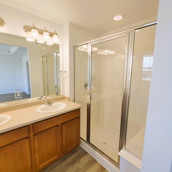 Primary Bath Shower w/Bench - 18901 E 66th Pl