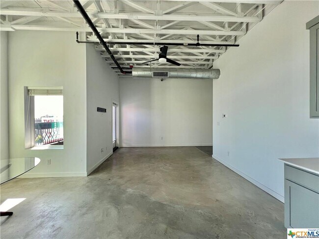 Building Photo - 301 N LBJ Dr