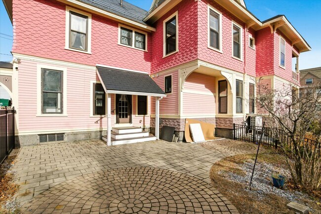 Building Photo - 68-70 Russell Street, Unit 70,Manchester, NH 03104