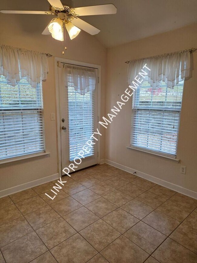 Building Photo - Beautiful 2 bedroom 2 full bath Condo near Missionary Ridge with garage, washer and dryer and gas...
