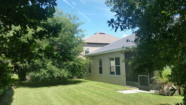 Building Photo - 350 Lake Amberleigh Dr