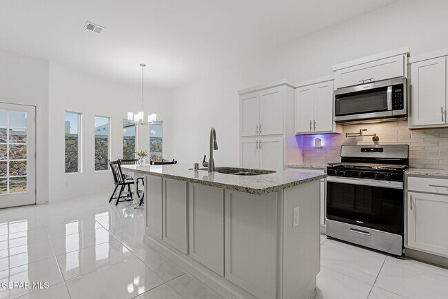 Building Photo - 13808 Paseo Sereno Dr