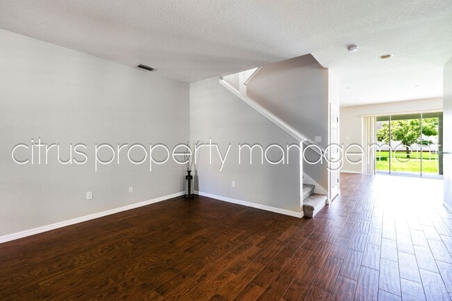 Building Photo - Spacious 4/3 in Independence Available Now!
