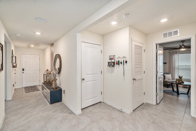 Building Photo - 38271 Sonnet Landing Ave