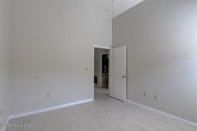 Building Photo - 4240 Wood Haven Dr