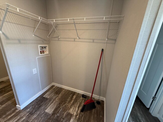 Building Photo - 4901 N Vaughn Rd