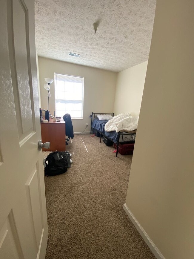 Building Photo - 3-Bedroom Apartment Near IU Bloomington Campus