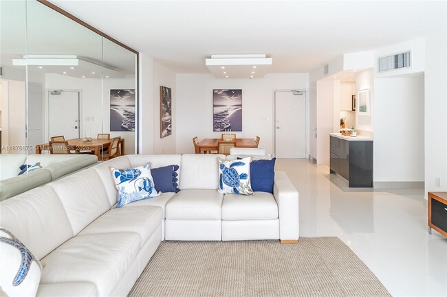 Building Photo - 10275 Collins Ave
