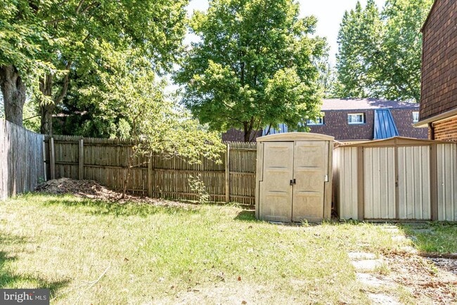 Building Photo - 428 James Ct