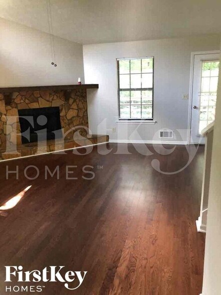 Building Photo - 5641 Clifton Pl