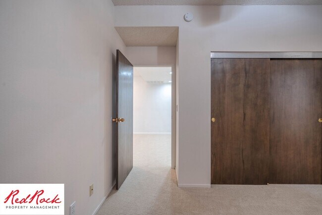 Building Photo - 2 Bedroom Condo in a Prime Location!