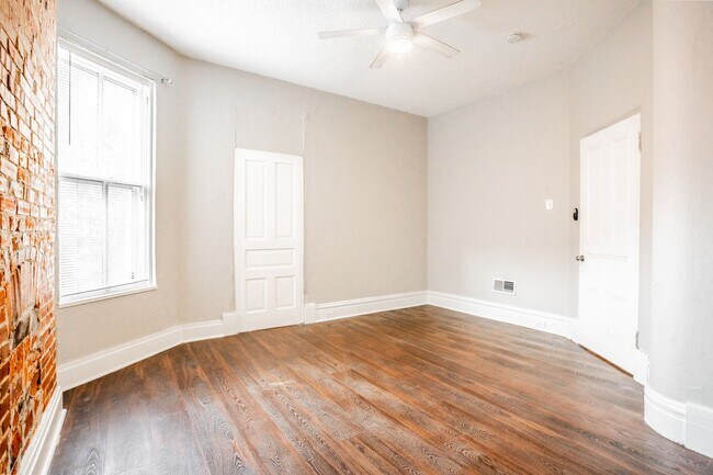 Building Photo - Henrietta Pl