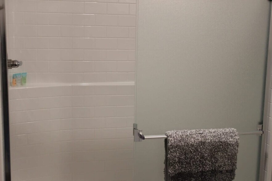 Building Photo - 4415 Lincoln Way