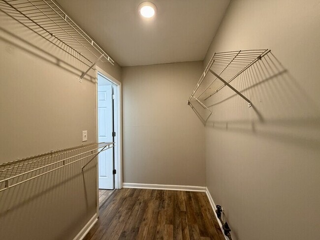 Building Photo - 3746 Glenwood Dr