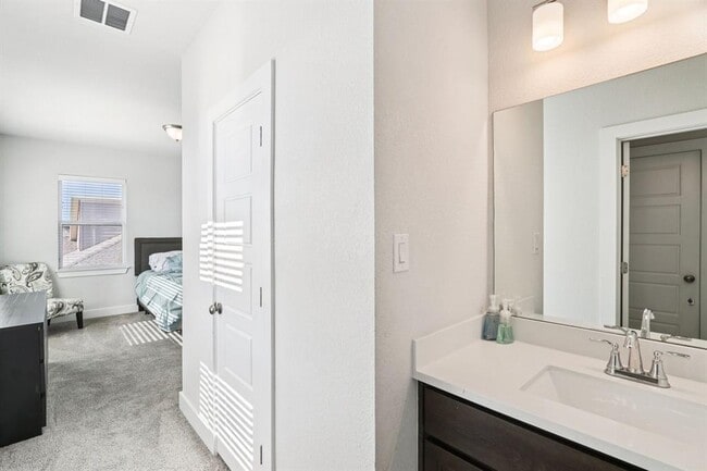 Building Photo - 4608 Pleasant Pl