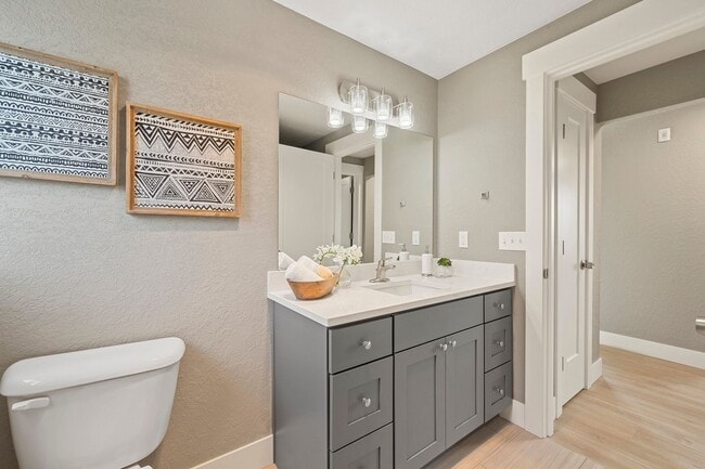 Building Photo - 9110 Redmond-Woodinville Road NE-Unit 101