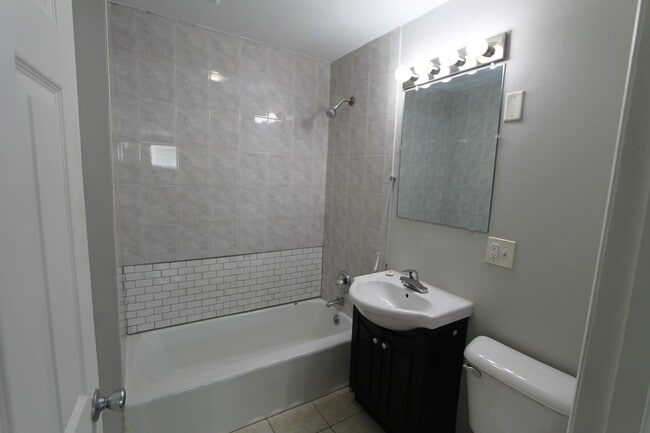 Building Photo - Large 5 Bedroom Home! Available Now.  Plen...