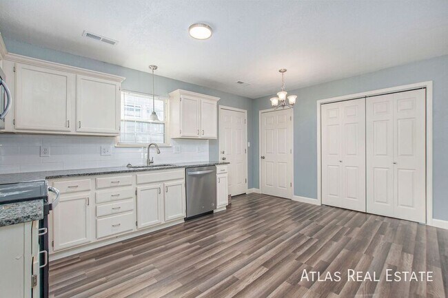 Building Photo - 403 SW 15 St