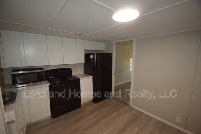 Building Photo - 4053 Bay Ave SE