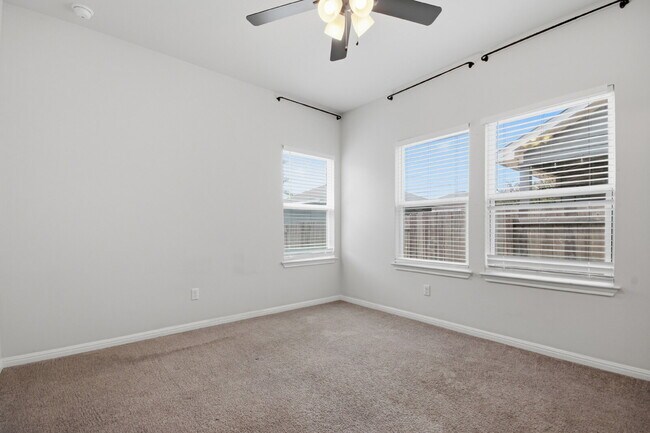 Building Photo - "Charming 3-Bed Oasis in San Marcos with 2 Full Baths – 1424 Sq Ft of Comfort!"