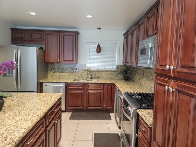 Building Photo - 713 S Meade Ave