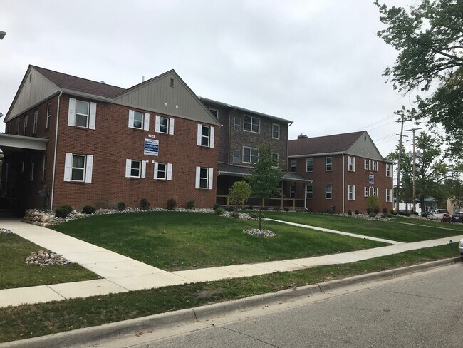 Building Photo - 128 Durand St
