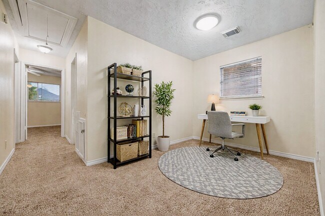 Building Photo - 1103 Suwanee Ln