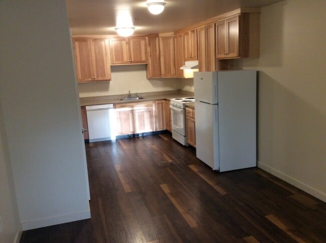 Building Photo - 909 W 4th Ave