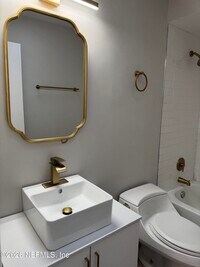 Building Photo - 3042 Hampstead Dr