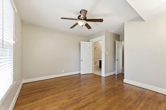 Building Photo - 202 Warren St SE