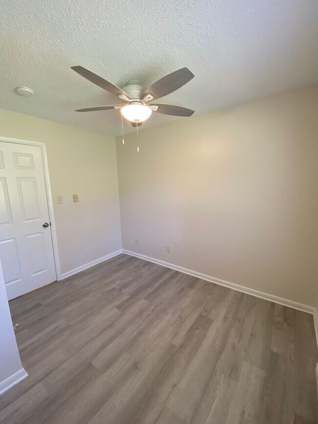 Building Photo - North AVL - Totally renovated 2 bedroom, 1...