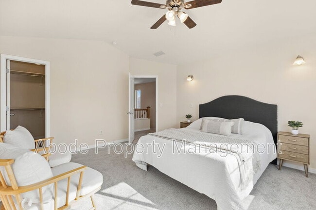 Building Photo - 2104 18th Ave