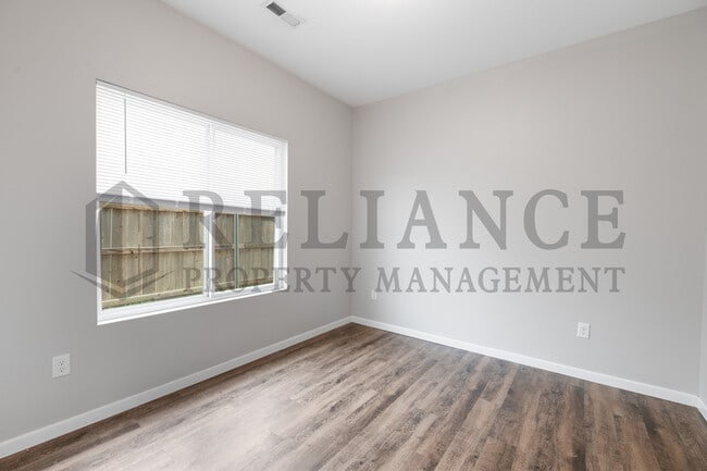 Building Photo - 1615 E Horstmann Ct