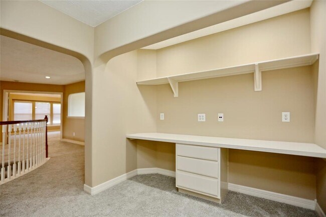 Building Photo - 14010 Norhill Pointe Dr