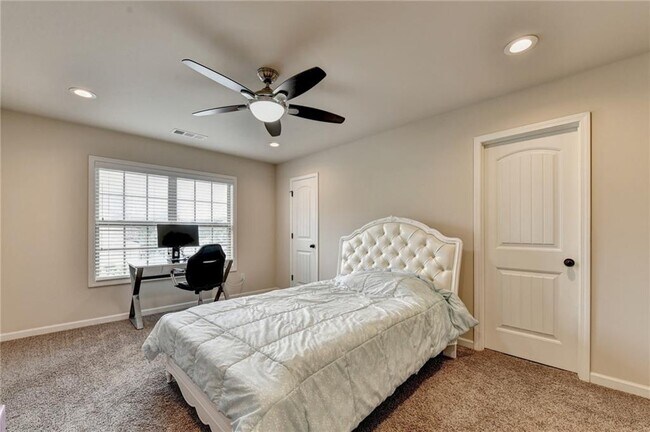 Building Photo - 2205 Copperfield Dr