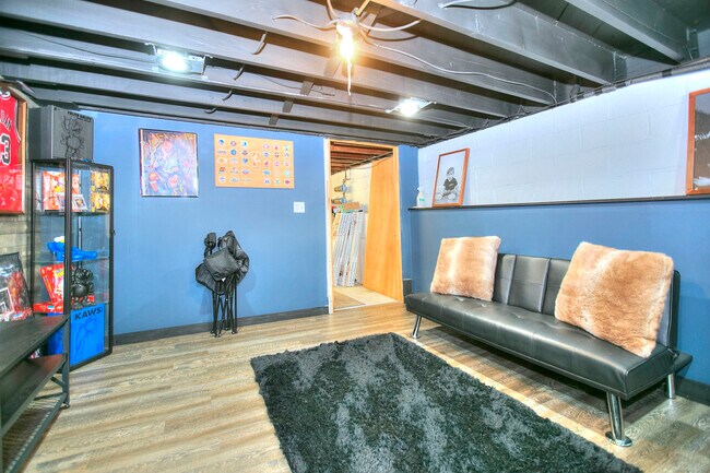 Building Photo - 545 Old Stratfield Rd