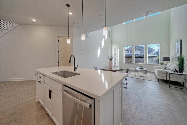 Building Photo - 245 Darley Oak Dr