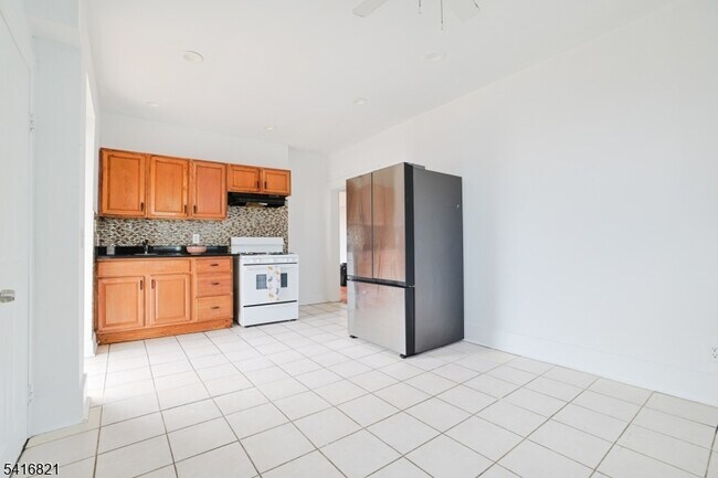 Building Photo - 58 Prospect St