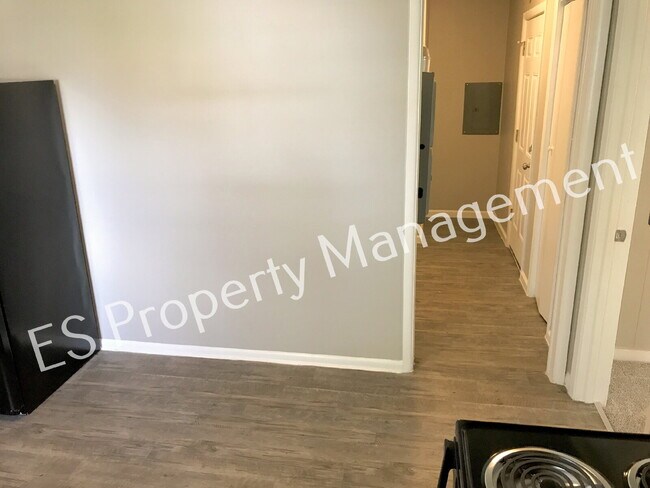 Building Photo - Cozy 3 Bedroom 1 Bathroom Ranch in Wayne township.