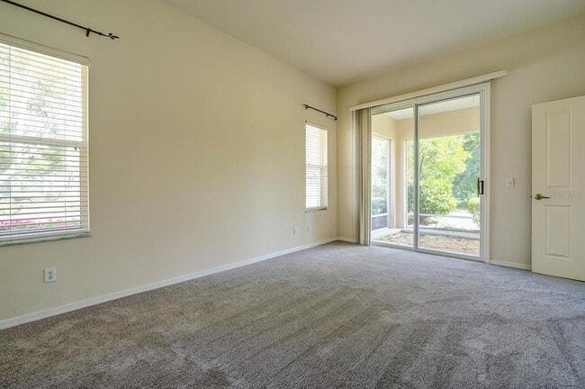 Building Photo - 5 Strawood Point