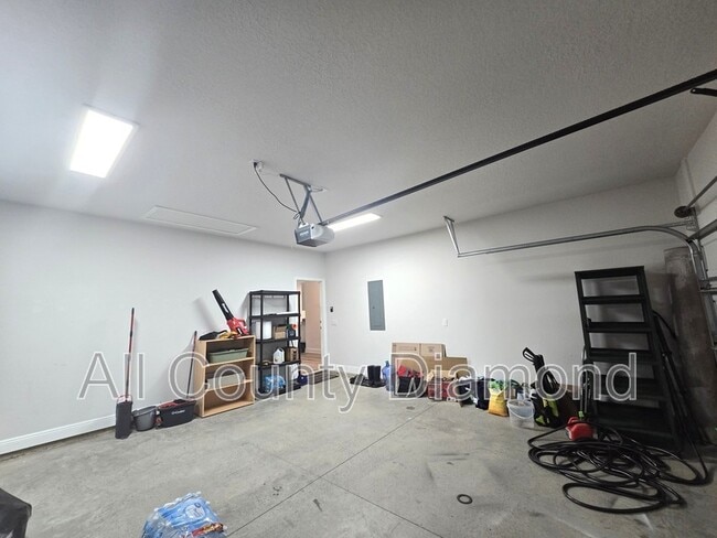 Building Photo - 4861 Sweetspire Dr